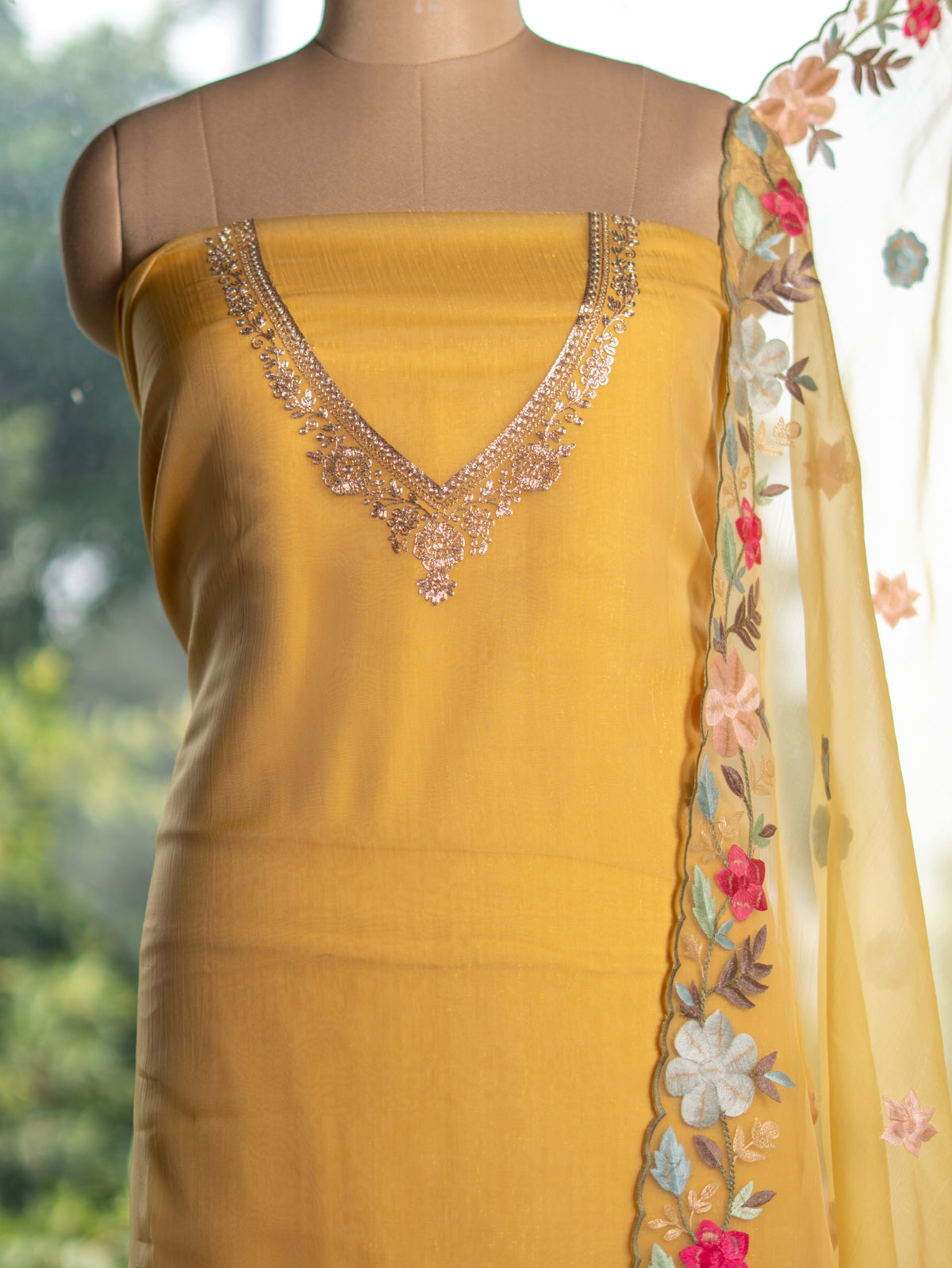 Crush Tissue Chiffon Suit with Parsi Thread Work