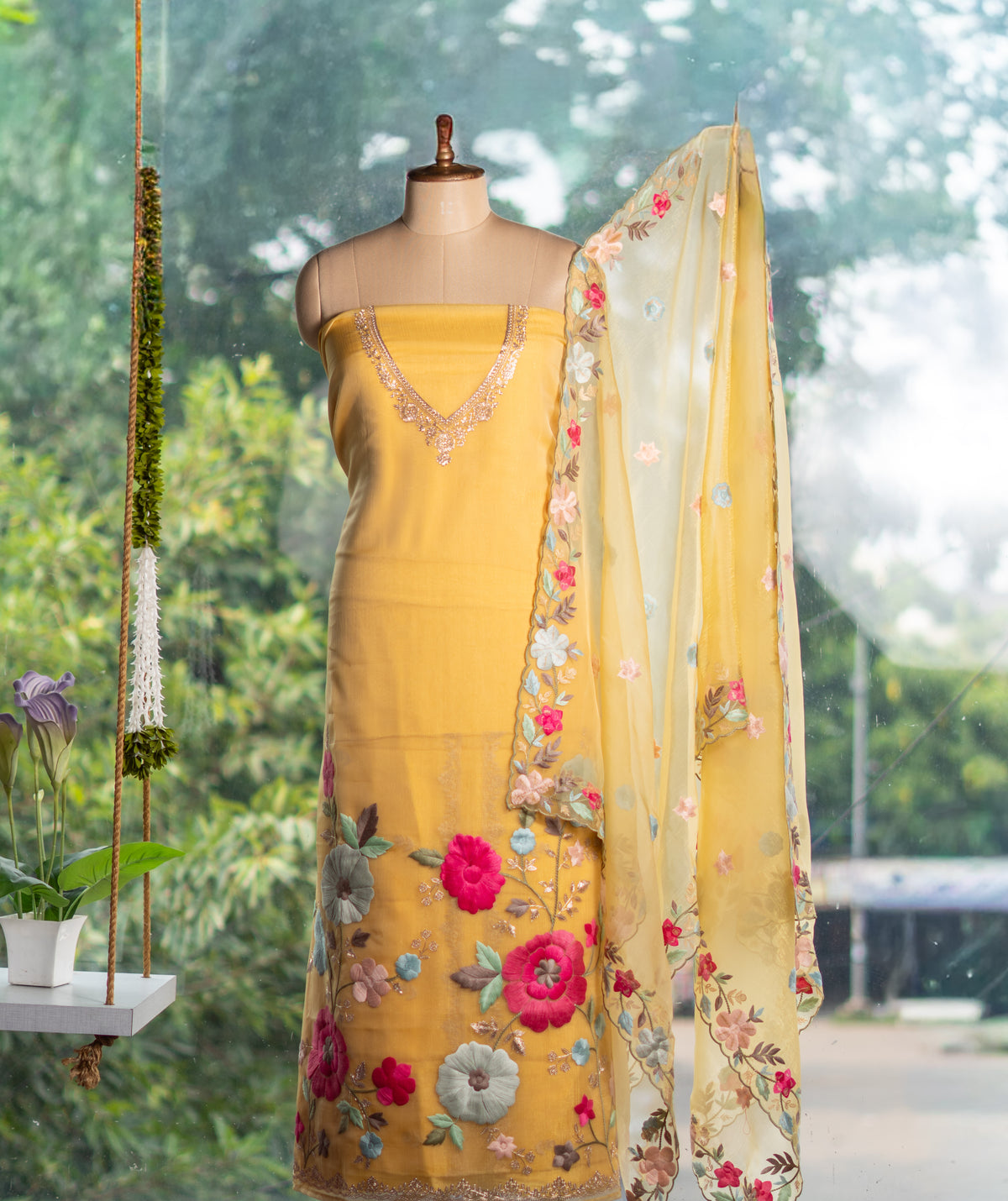 Crush Tissue Chiffon Suit with Parsi Thread Work