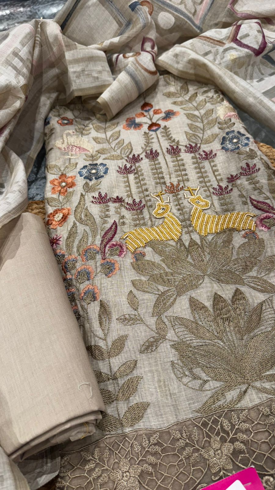 Pure Jamdani Fabric with thread and handwork motif. Dupatta with block and handprint details