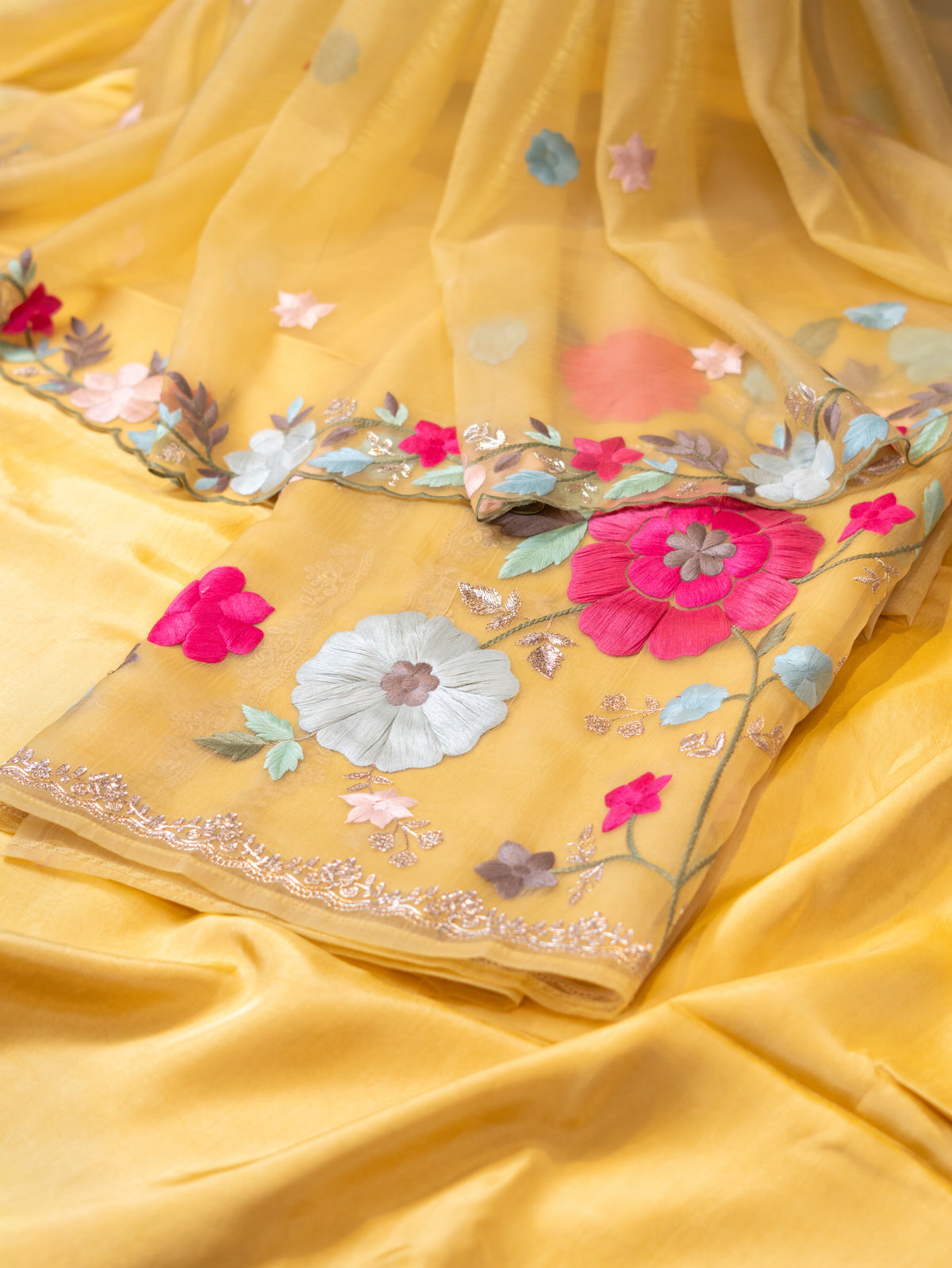 Crush Tissue Chiffon Suit with Parsi Thread Work