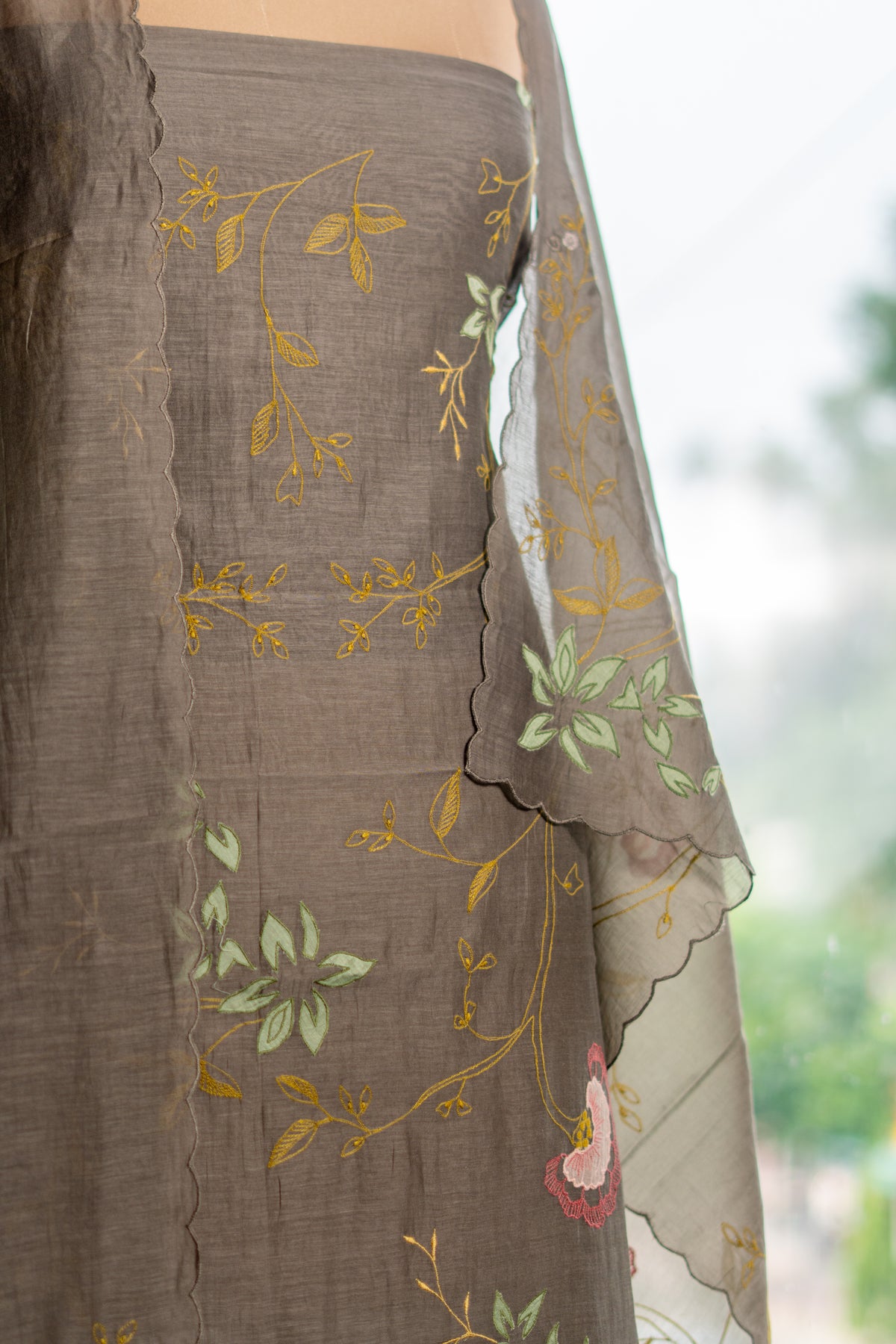 Pure Mul Suit with Threadwork & Appliqué Detailing