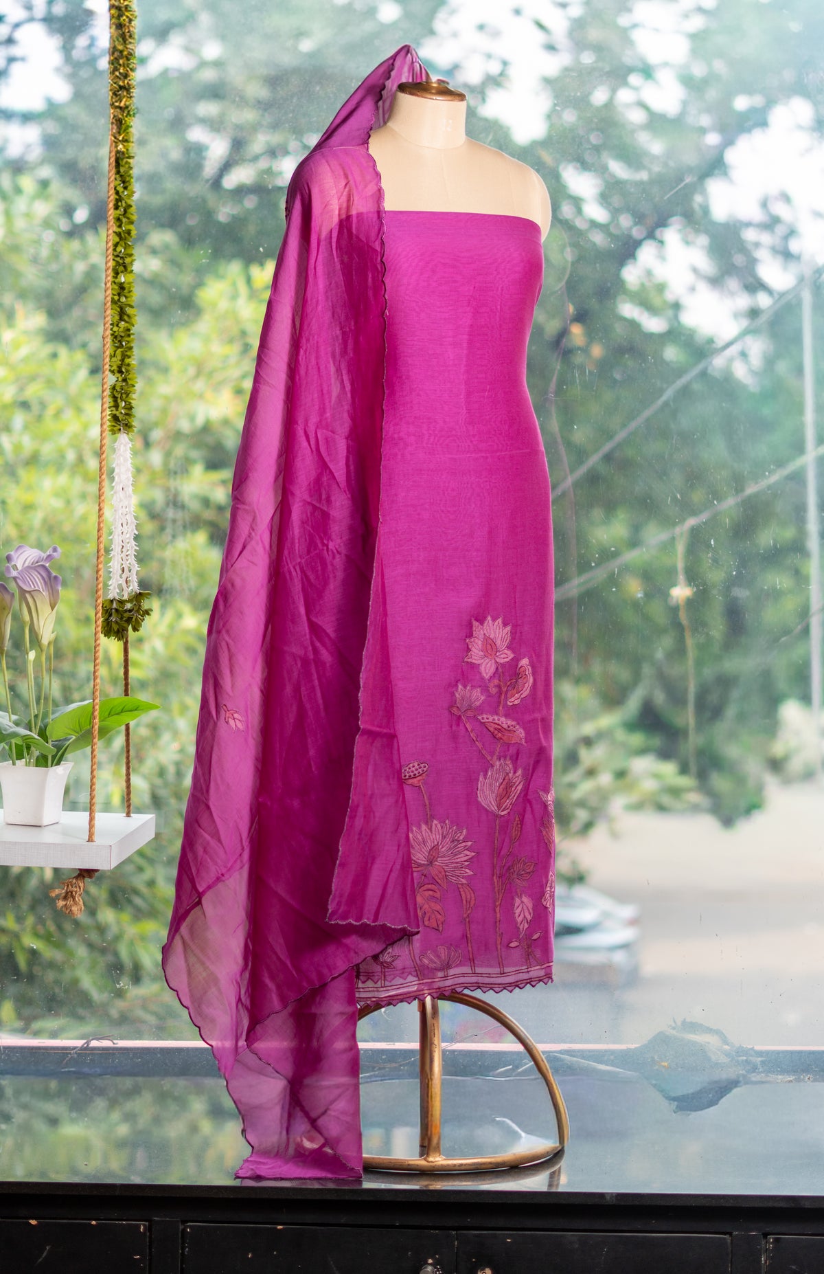 Mul Suit with Threadwork & Appliqué Detailing