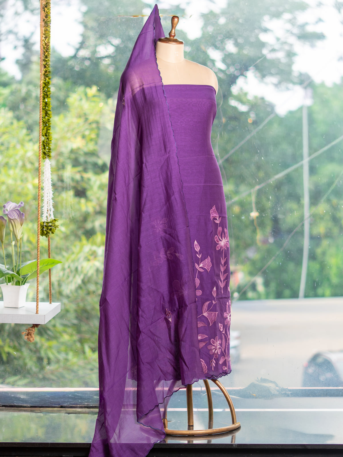 Mul Suit with Scalloped Threadwork & Applique Detailing