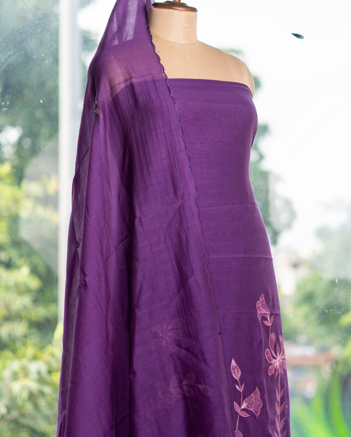 Mul Suit with Scalloped Threadwork & Applique Detailing