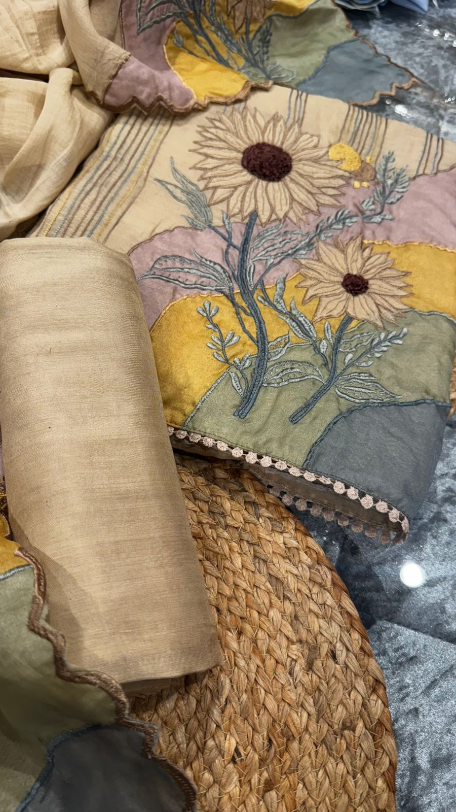 Pure Mulmul fabric with thread work appliqué and scalping highlights with mulmul dupatta scalping border