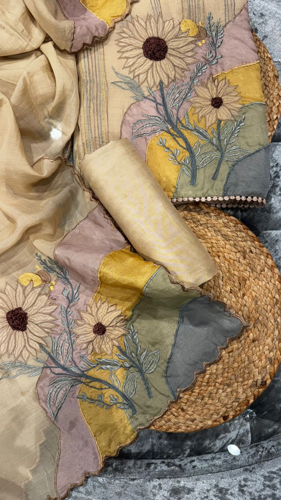 Pure Mulmul fabric with thread work appliqué and scalping highlights with mulmul dupatta scalping border